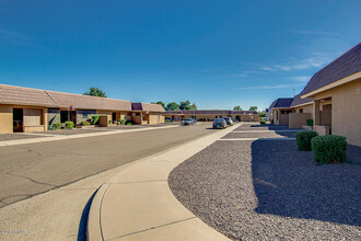 312 W Yukon Dr, Unit 2 in Phoenix, AZ - Foto de edificio - Building Photo