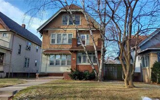 2749-2751-2751 N 44th St in Milwaukee, WI - Building Photo