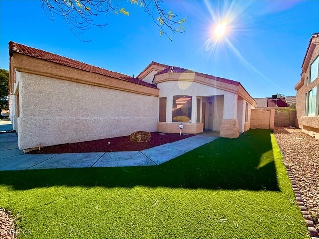 6717 Silvery Ave in Las Vegas, NV - Building Photo - Building Photo