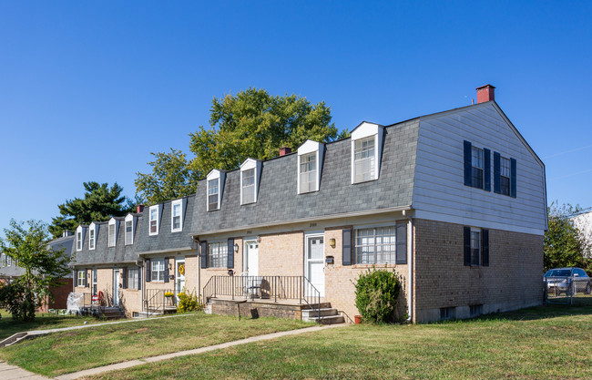 Eastfield Townhouses in Dundalk, MD - Foto de edificio - Building Photo