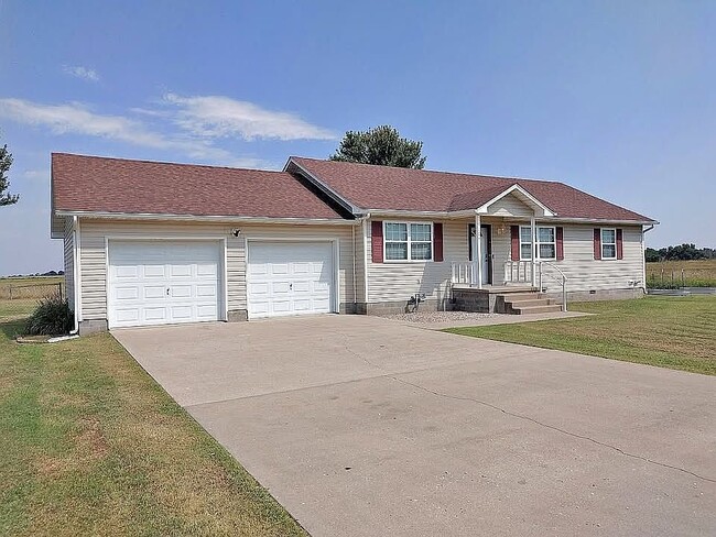 property at 1005 N Main St
