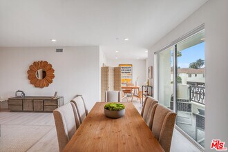 1021 S Shenandoah St in Los Angeles, CA - Foto de edificio - Building Photo