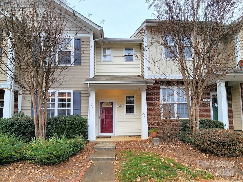 8219 Chaceview Ct in Charlotte, NC - Building Photo