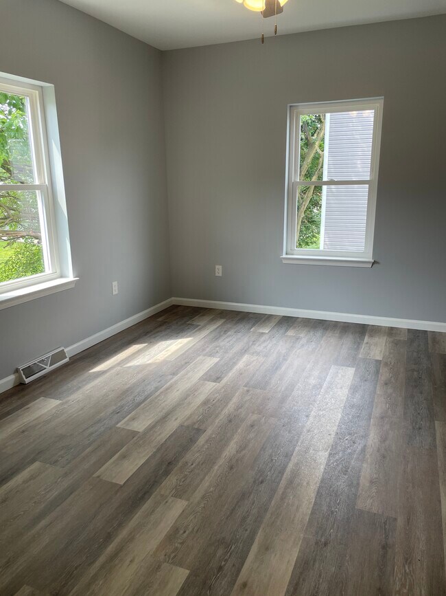 3511 Gray St, Unit 106 in Laureldale, PA - Foto de edificio - Building Photo