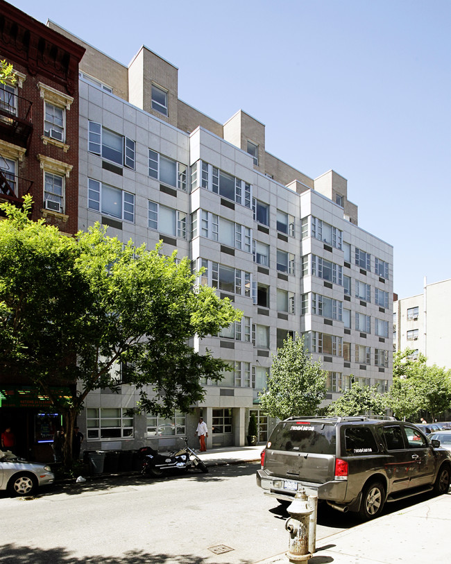 Deco East in New York, NY - Foto de edificio - Building Photo