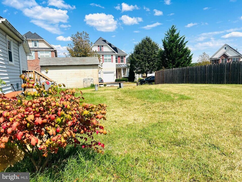 6600 Fayette St in Haymarket, VA - Building Photo