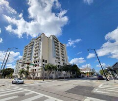 120 SW 8th Ave in Miami, FL - Building Photo