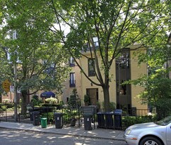 29-31 Winchester St in Toronto, ON - Building Photo