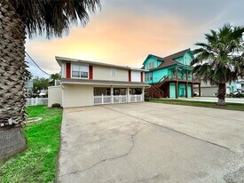 12828 E Madrid in Galveston, TX - Building Photo