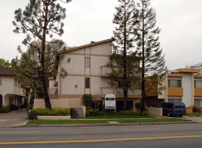 Coldwater Park in Studio City, CA - Foto de edificio - Building Photo