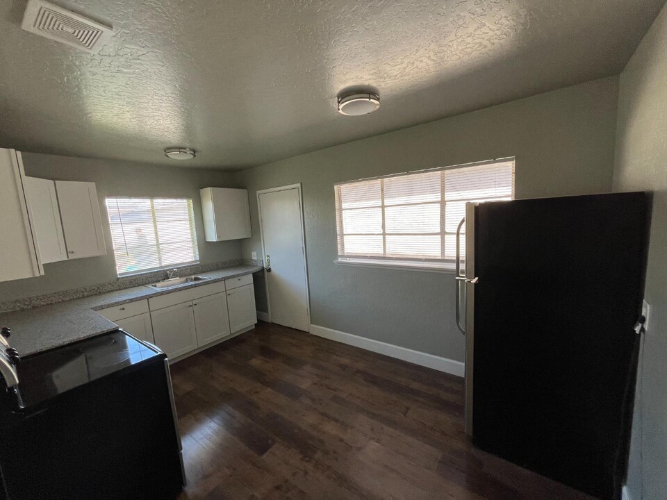 2132 N First St in Fresno, CA - Foto de edificio