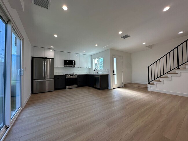 15045 Lemay St in Los Angeles, CA - Building Photo - Building Photo