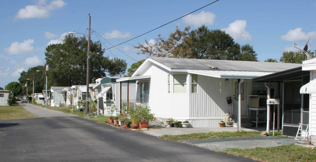 Hollywood Trailer Park in St. Petersburg, FL - Building Photo - Building Photo