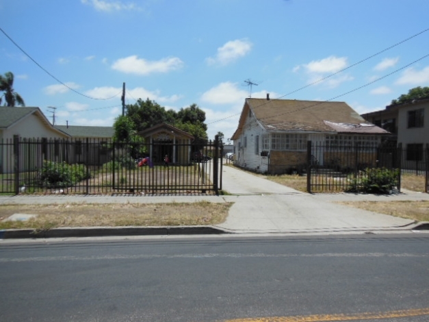 628 W 92nd St in Los Angeles, CA - Building Photo