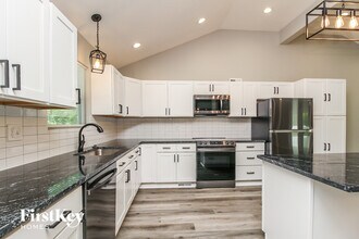 429 Wilshire Blvd in Liberty, MO - Foto de edificio - Building Photo