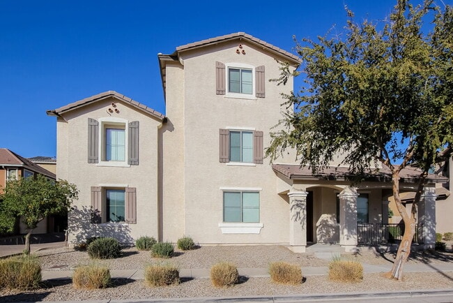 property at 912 E Brooke Pl