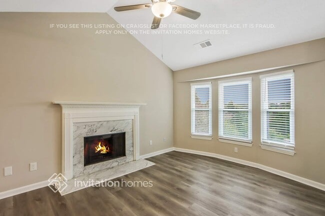 1041 Wellspring Ct in Flowery Branch, GA - Foto de edificio - Building Photo