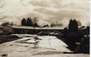 1691-1717 NE 230th Ct in Troutdale, OR - Foto de edificio - Building Photo