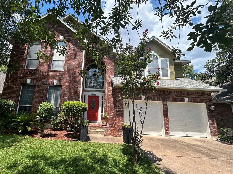 8002 Henry Kinney Row in Austin, TX - Building Photo
