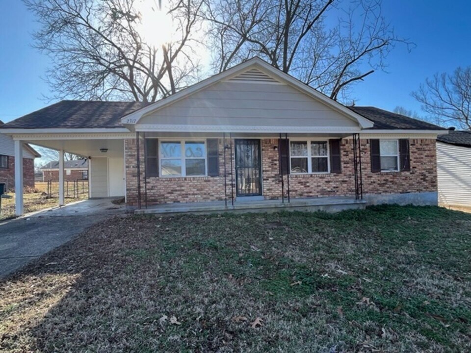 2317 Natchez Cove in Southaven, MS - Building Photo