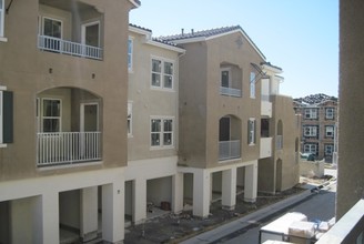 Rosina Vista in Chula Vista, CA - Foto de edificio - Building Photo