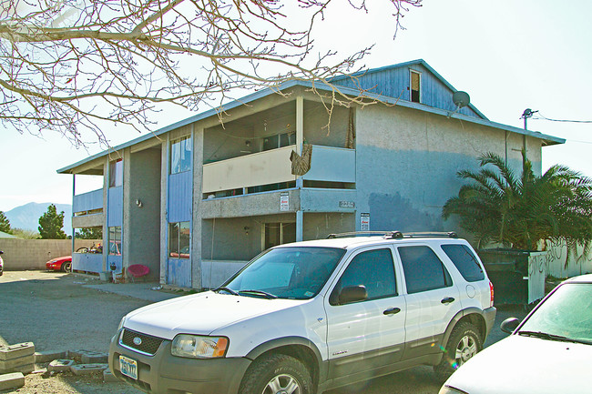 2240 N Pecos Rd in Las Vegas, NV - Foto de edificio - Building Photo