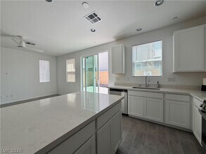 75 Corzine Cliffs Ct in Las Vegas, NV - Building Photo - Building Photo