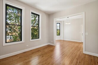 2058 N Albany Ave in Chicago, IL - Building Photo - Building Photo