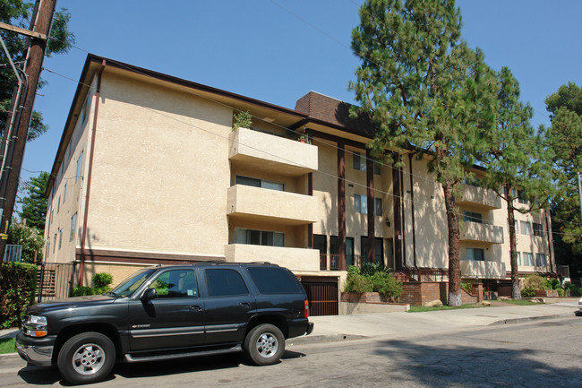 Americana Apartments in Sherman Oaks, CA - Building Photo - Building Photo