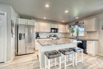 5117 Lansdale St in Caldwell, ID - Foto de edificio - Building Photo
