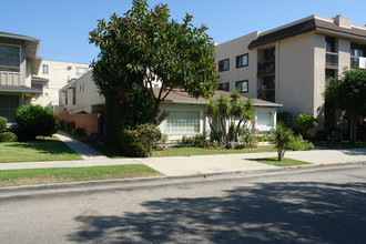 212 N Cedar St in Glendale, CA - Building Photo - Building Photo