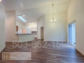 13250 SW Menlor Ln in Portland, OR - Building Photo - Building Photo