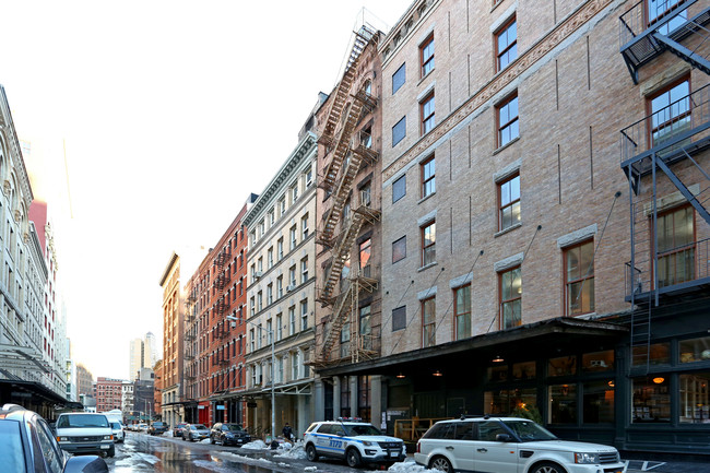 42 N Moore St in New York, NY - Building Photo - Building Photo