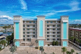 125 Island Way in Clearwater, FL - Building Photo