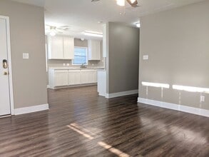 Available for April Move in! - Renovated 3 Bed 1.5 Bath House Biking Distance to Campus! in College Station, TX - Building Photo - Building Photo