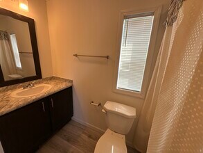 12 Canal Dr in Pontiac, MI - Building Photo - Building Photo