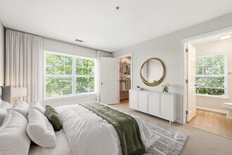 Everly Darien in Darien, CT - Foto de edificio - Building Photo