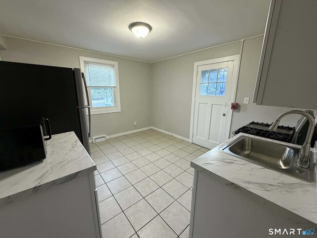 27 New Hampshire Dr in New Britain, CT - Building Photo - Building Photo