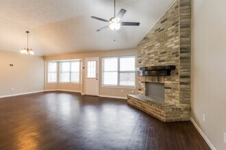 15206 Ringfield Dr in Houston, TX - Foto de edificio - Building Photo