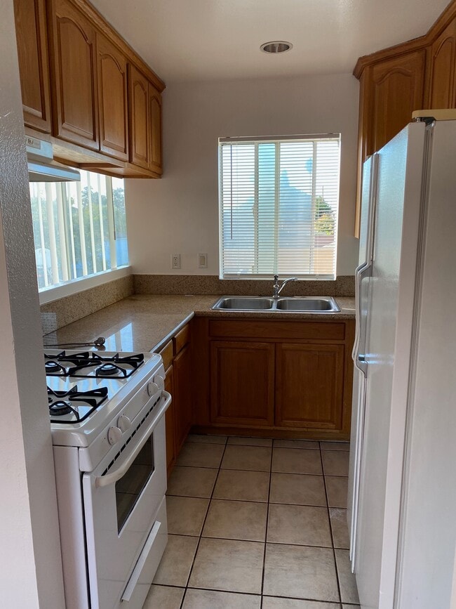 174 W Linden Ave, Unit #1 in Burbank, CA - Building Photo - Building Photo