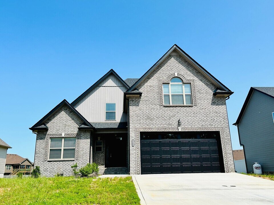 1388 Apple Blossom Rd in Clarksville, TN - Building Photo