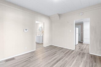 1711 Kendall St in South Bend, IN - Foto de edificio - Building Photo
