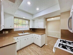 1508 Thornridge Rd in Austin, TX - Foto de edificio - Building Photo