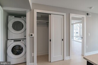 6604 Ridge Ave, Unit 309 in Philadelphia, PA - Foto de edificio - Building Photo