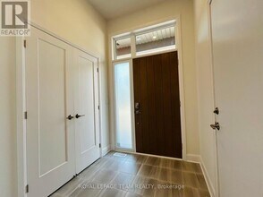 1302 Whitlow Grass Wy in Ottawa, ON - Building Photo - Building Photo