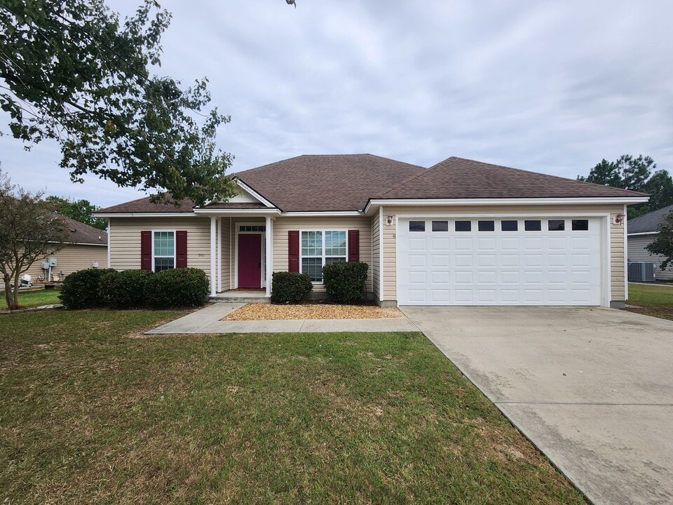 7511 Kayla Dr in Hahira, GA - Building Photo