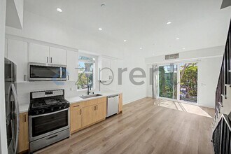 5230 1/2 Tilden Ave in Los Angeles, CA - Building Photo - Building Photo