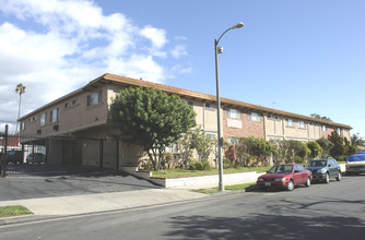 4305 Gateway Ave in Los Angeles, CA - Building Photo - Building Photo