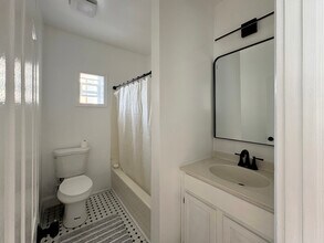 220 E Cross St in Baltimore, MD - Building Photo - Building Photo