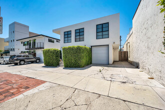 309 S Hamel Rd in Los Angeles, CA - Building Photo - Building Photo